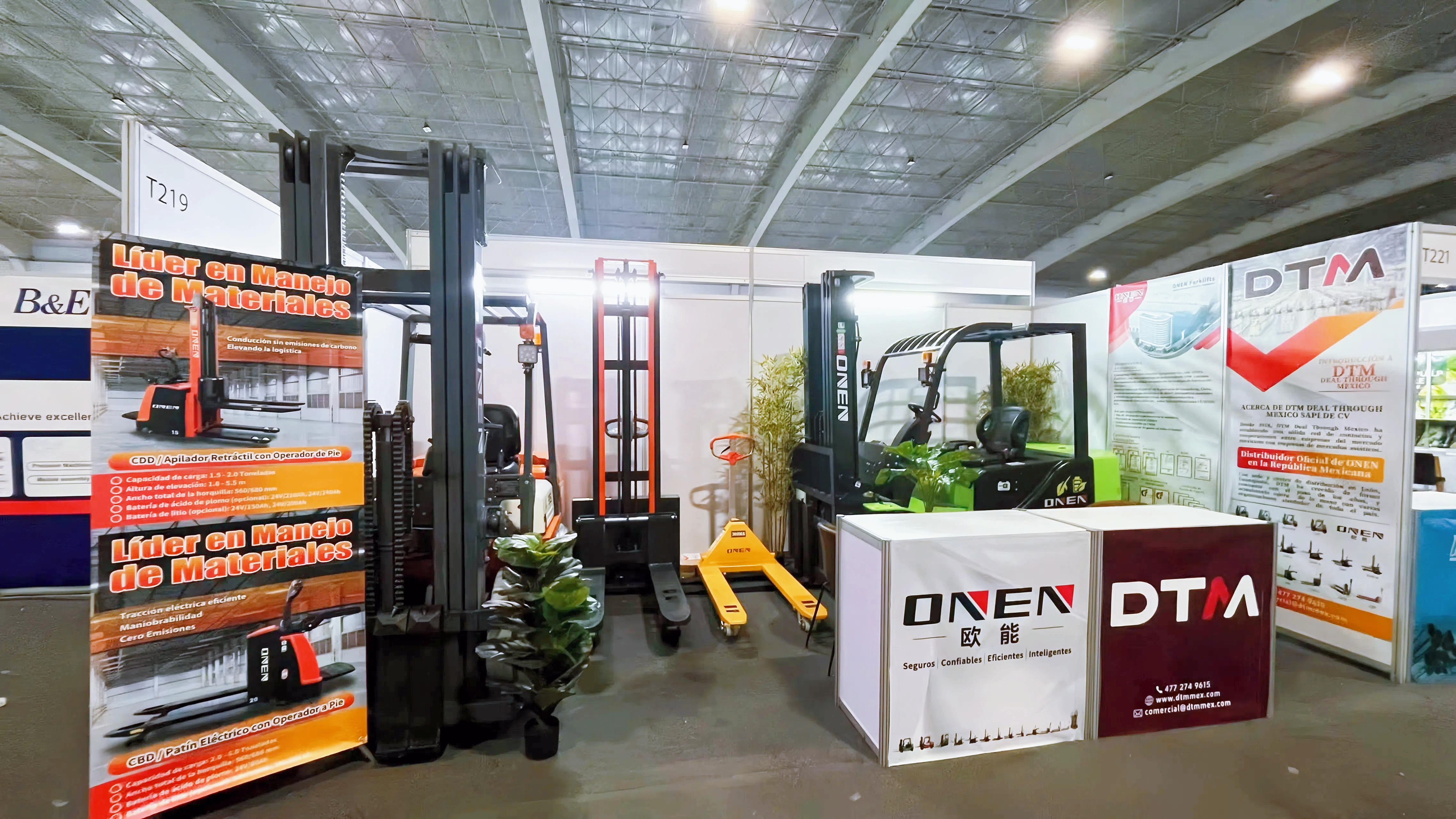 廣東歐能叉車攜墨西哥本地代理商參展全球工業(yè)機(jī)械巡展